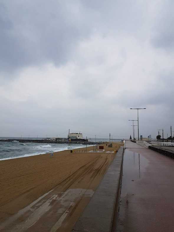 Image from the beach taken on the same rainy day